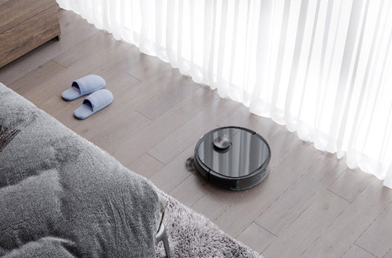 How does an intelligent sweeping robot ensure home hygiene?